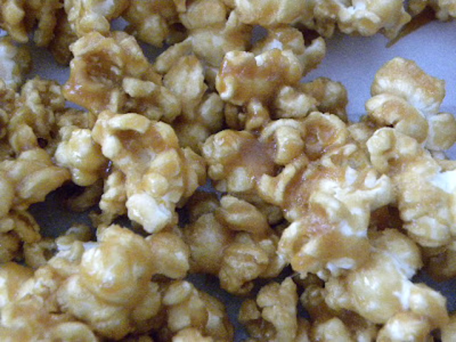 up close picture of caramel corn