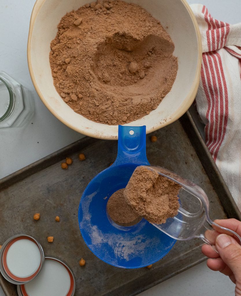 filling pint sized mason jars with caramel cappuccino mix